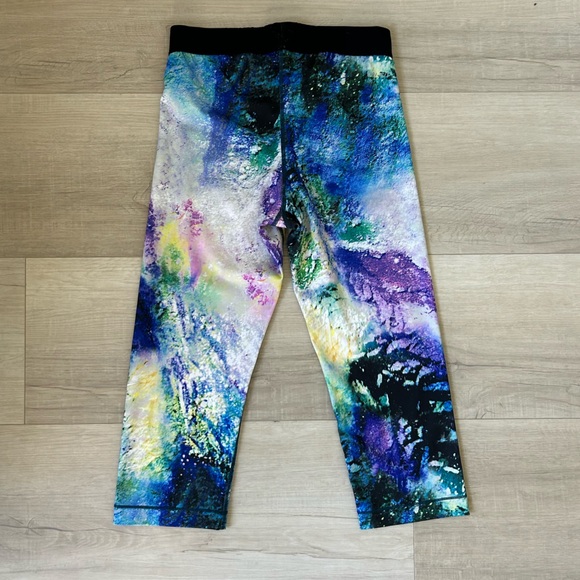 Nike Pro Capri Leggings - Picture 2 of 5